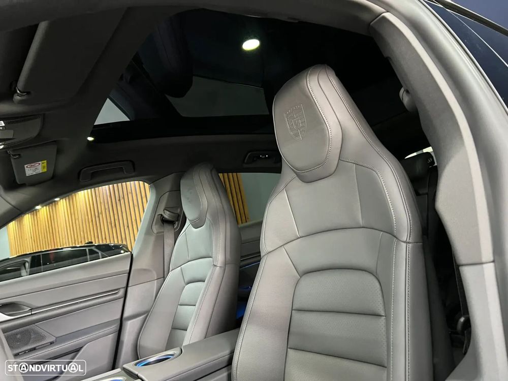 Porsche Taycan Sport Turismo - 18
