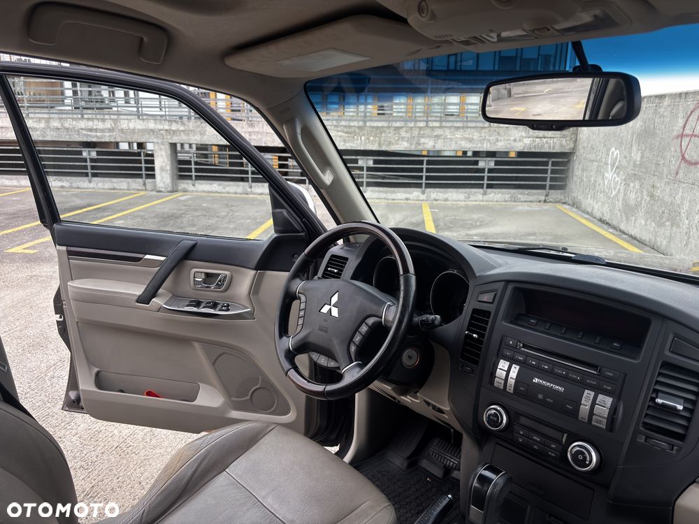 Mitsubishi Pajero - 8