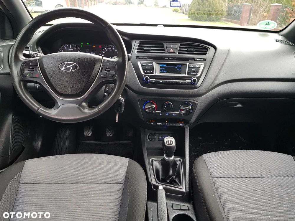 Hyundai i20 blue 1.2 Trend - 28