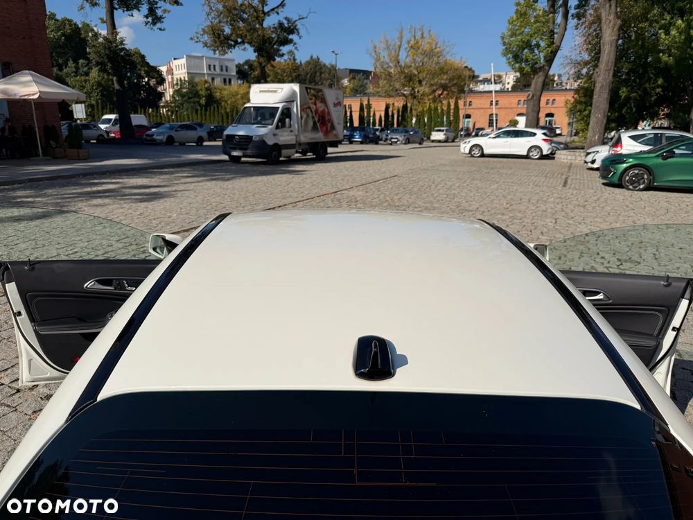 Mercedes-Benz CLA 250 7G-DCT Urban - 14