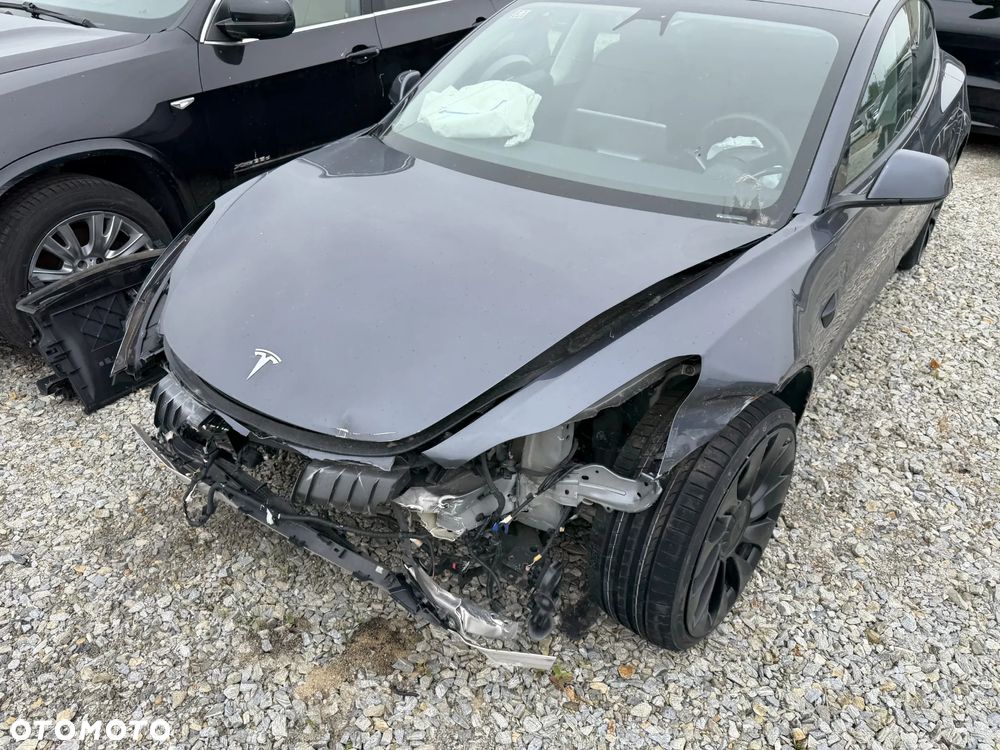Tesla Model 3 - 6