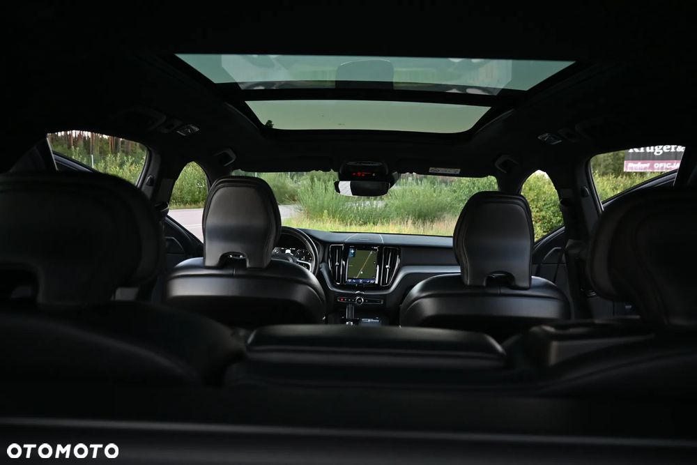 Volvo XC 60 B4 D AWD R-Design - 34