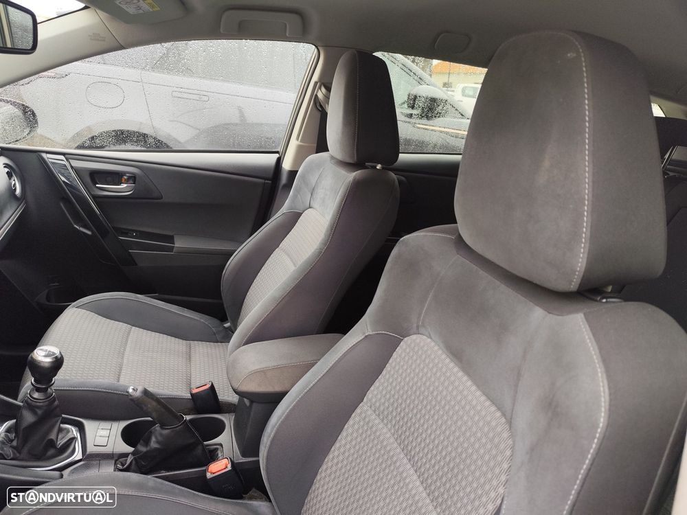 Toyota Auris Touring Sports 1.4 D-4D C.+P.Sport+Navi - 19