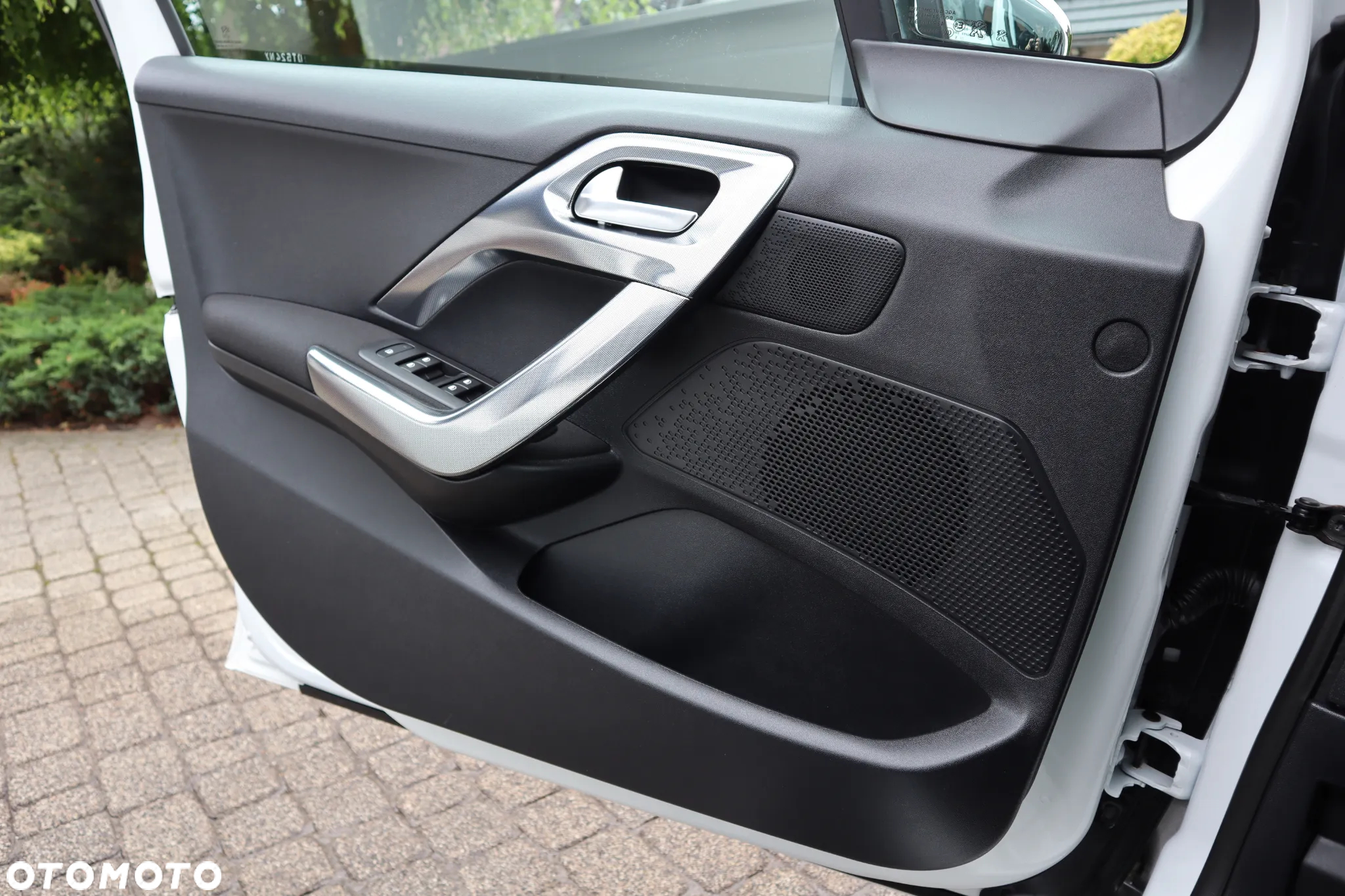Peugeot 2008 1.2 Pure Tech Allure S&S - 19