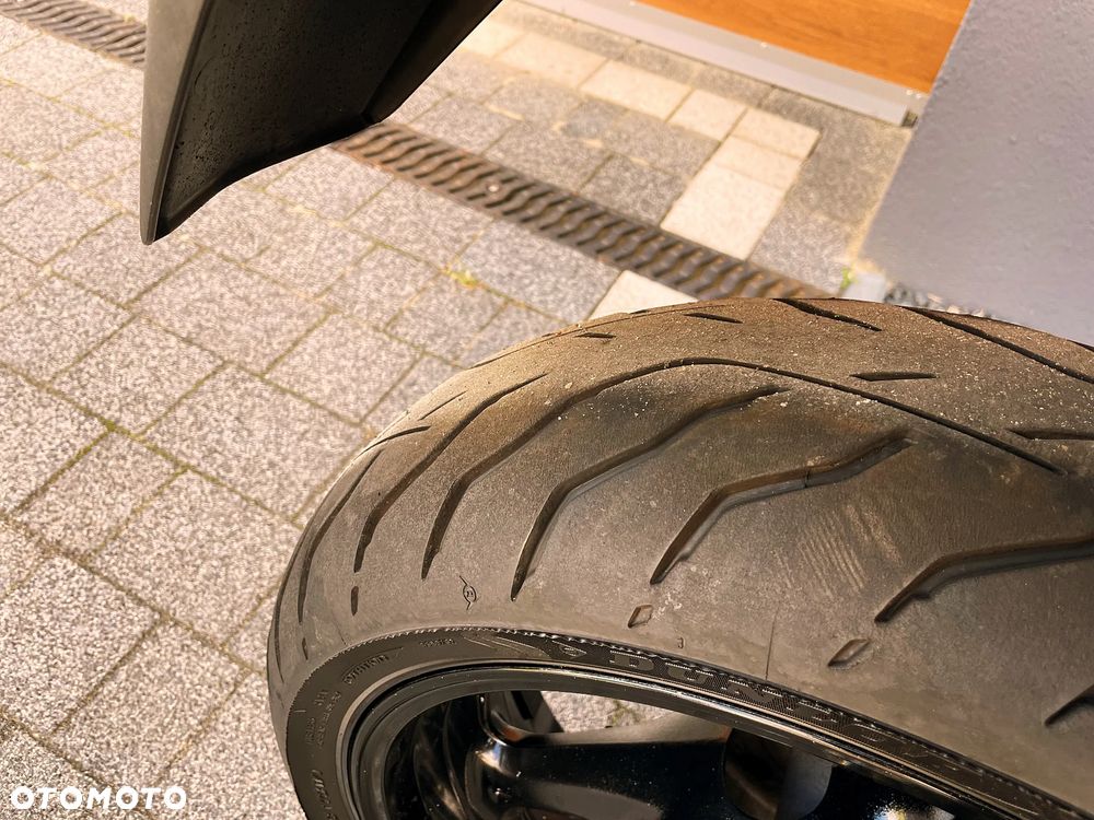 Suzuki GSR - 11
