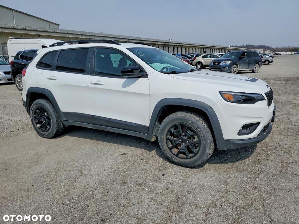 Jeep Cherokee - 5