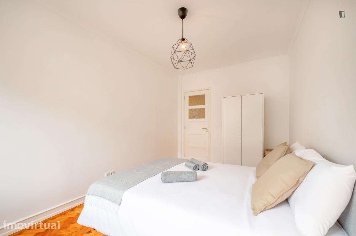 Quarto - localizado em Alameda Lisbon - Grande imagem: 5/25