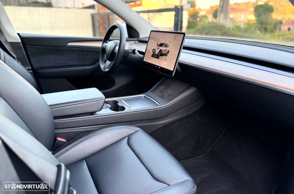 Tesla Model Y Long Range Dual Motor AWD - 28