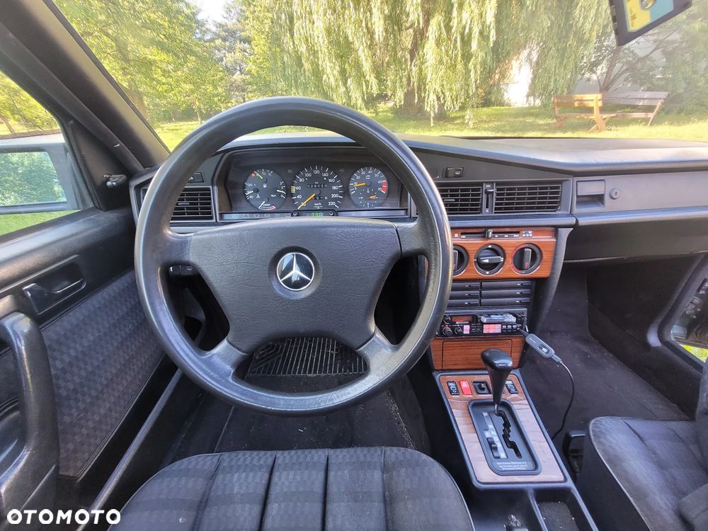 Mercedes-Benz W201 (190) - 2