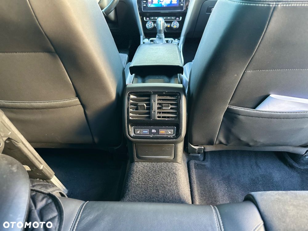 Volkswagen Passat Variant 2.0 TDI EVO Elegance DSG - 25