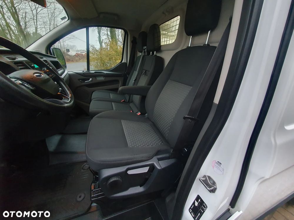 Ford TRANSIT CUSTOM - 9