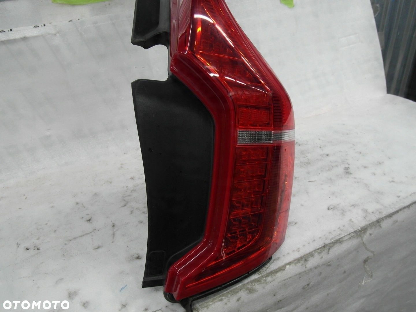 VOLVO XC90 II BDB EUROPA  WSZYSTKO ŚWIECI LAMPA TYLNA PRAWA - 8