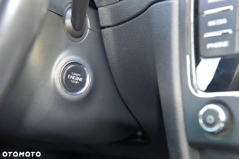 Skoda Superb 2.0 TDI Family DSG - 30