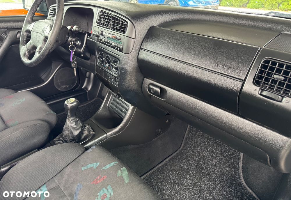 Volkswagen Golf Cabrio 1.8 - 24