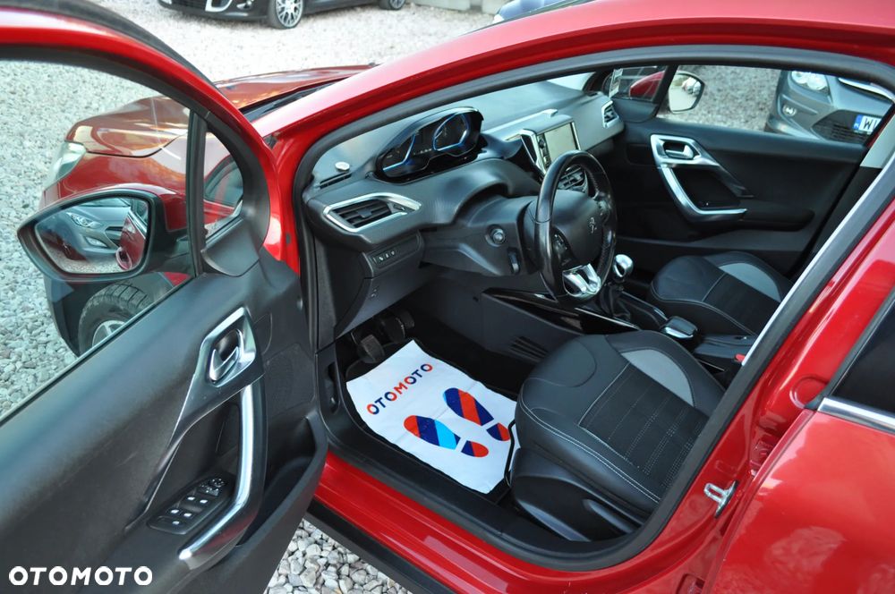 Peugeot 2008 1.2 Pure Tech Allure S&S - 12