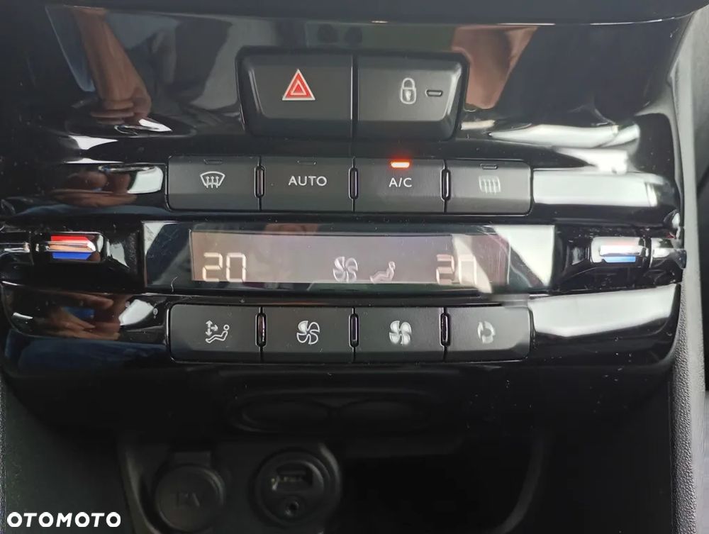 Peugeot 2008 1.2 Pure Tech Style S&S - 19