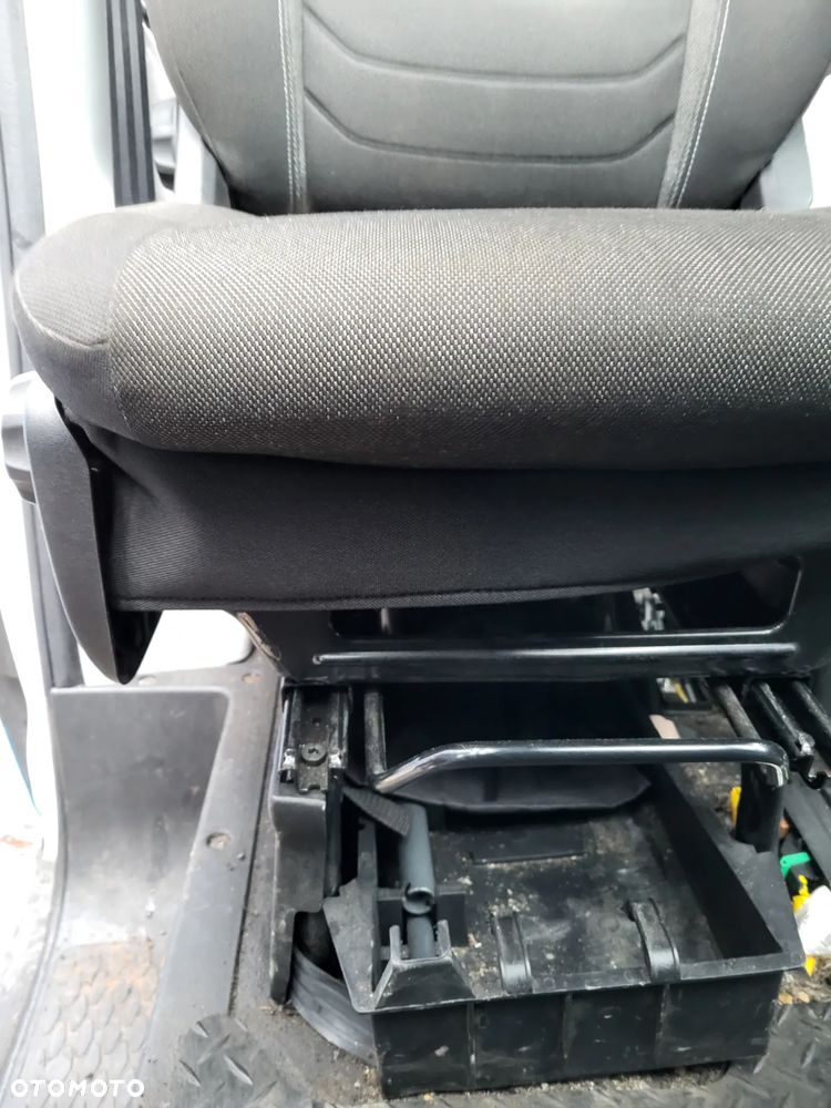 IVECO DAILY 2022- FOTEL PASAŻERA PRAWY POJEDYŃCZY Z PODŁOKIETNIKIEM HI-ADAPTIVE REGULACJE - 5