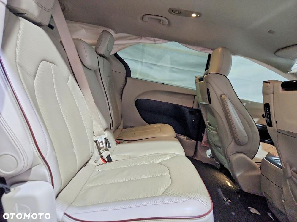 Chrysler Pacifica - 10