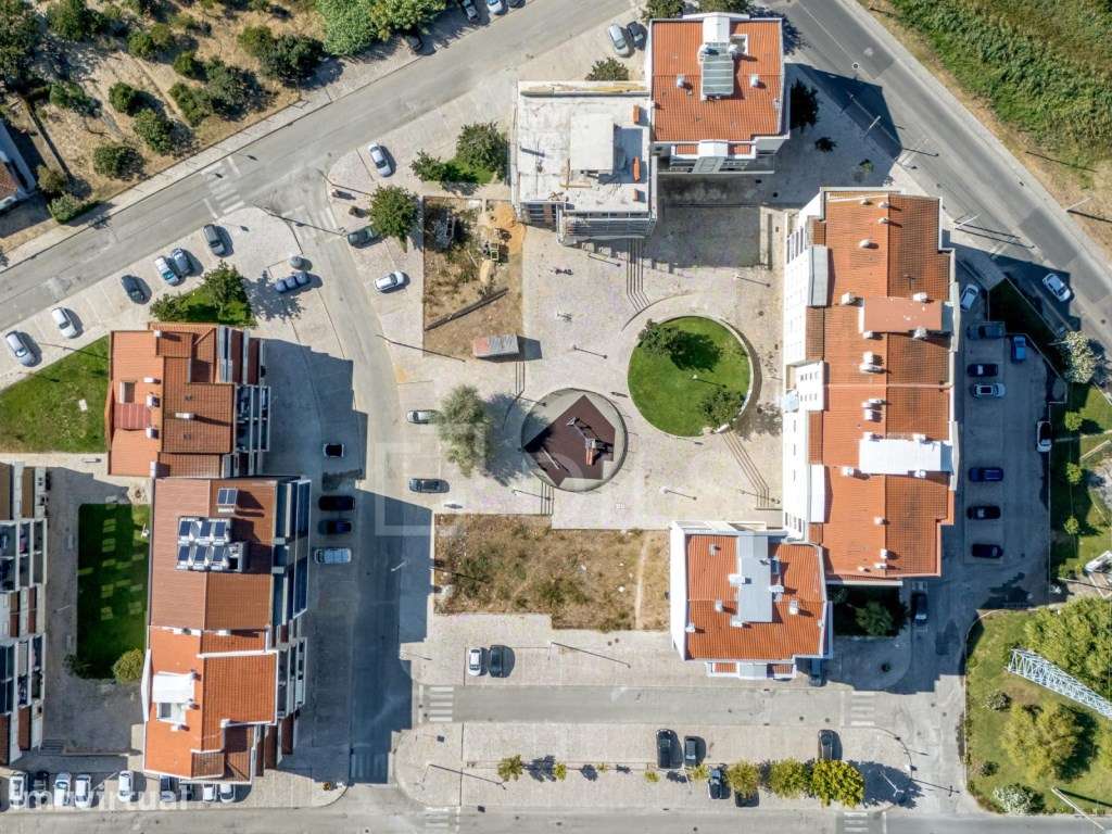 Lote de terreno em Coina com 216m2 e com capacidade construtiva de ... - Grande imagem: 3/12