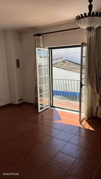 Moradia t4 com cave R/C 1 andar - Grande imagem: 5/8