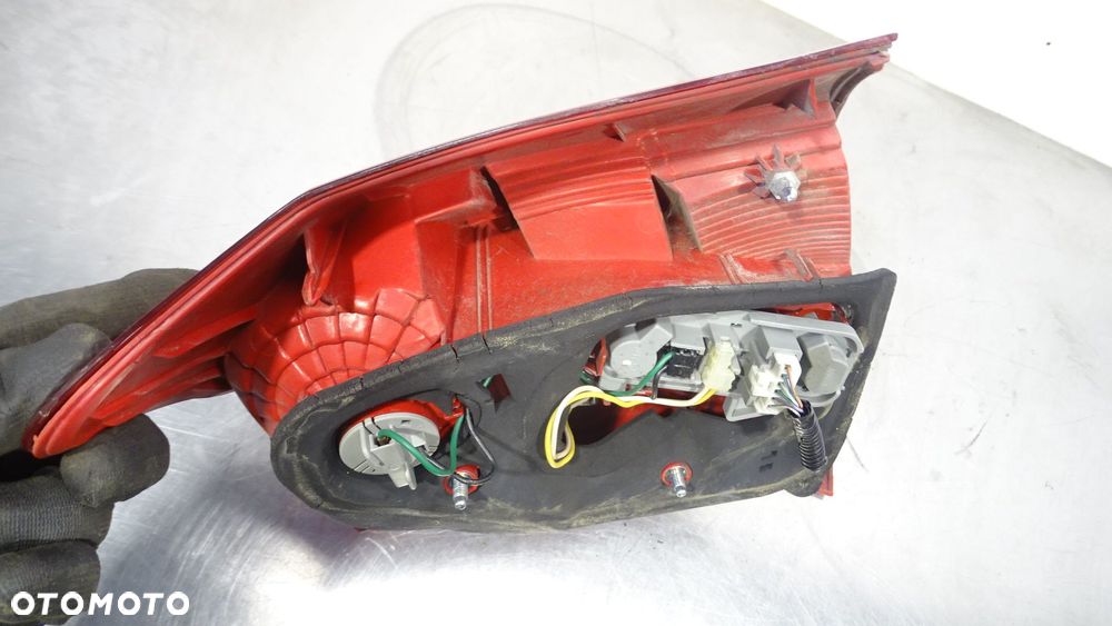 LAMPA LEWA TYLNA TOYOTA YARIS II 1.0 - 5