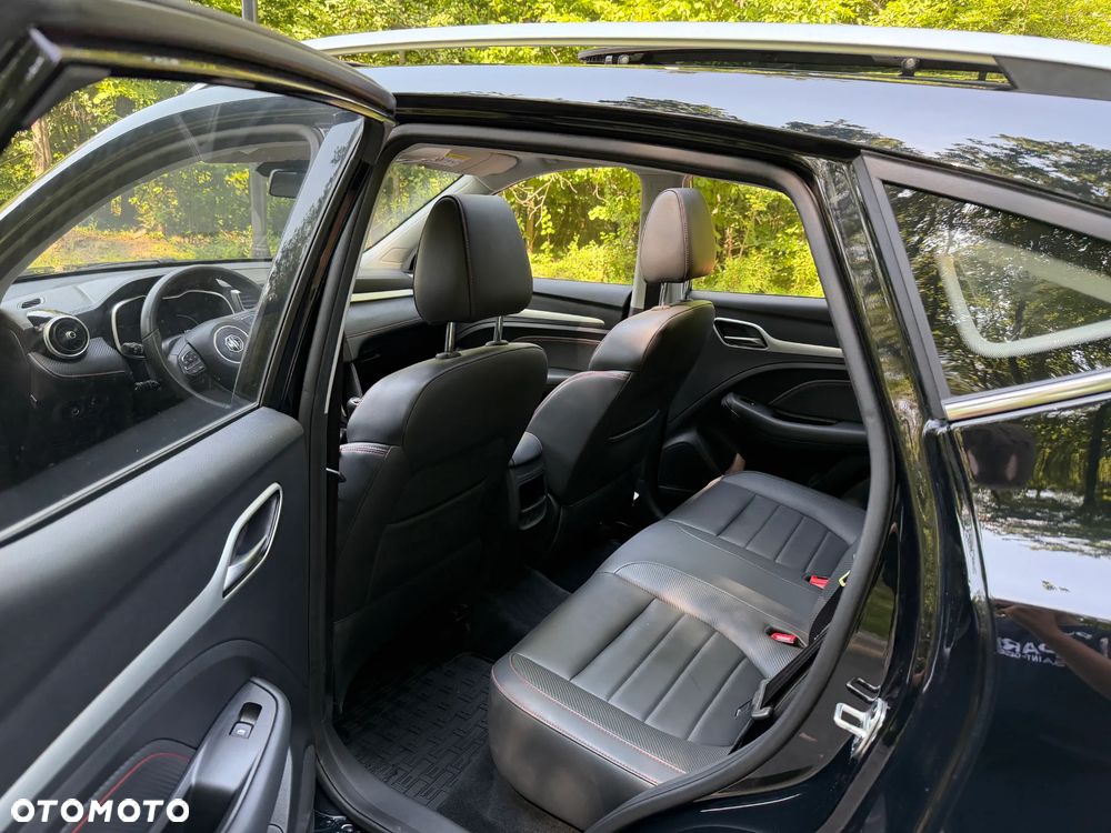 MG ZS - 11