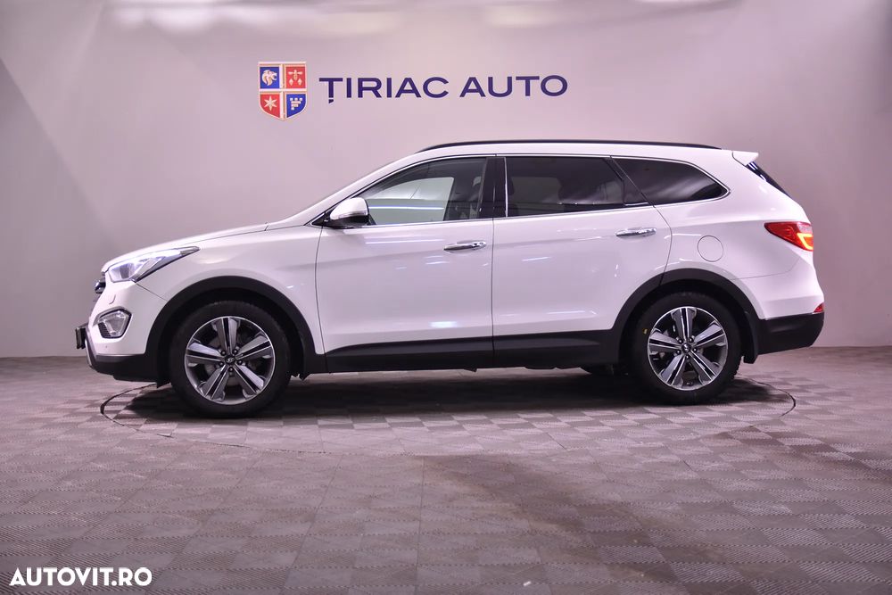 Hyundai Grand Santa Fe - 2