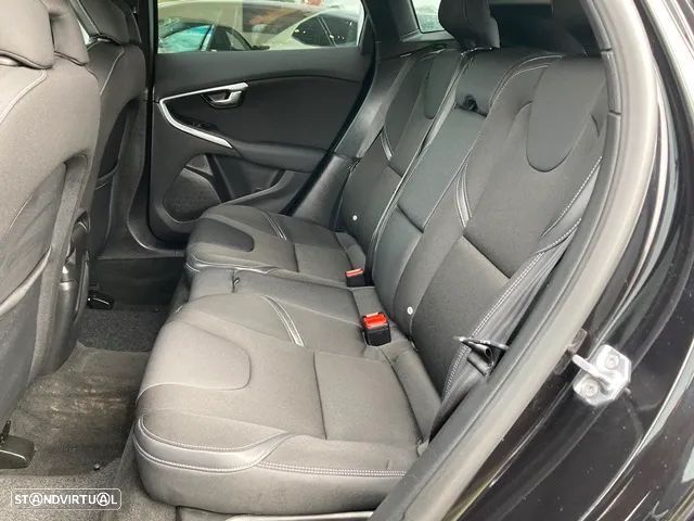 Volvo V40 T2 Momentum - 32