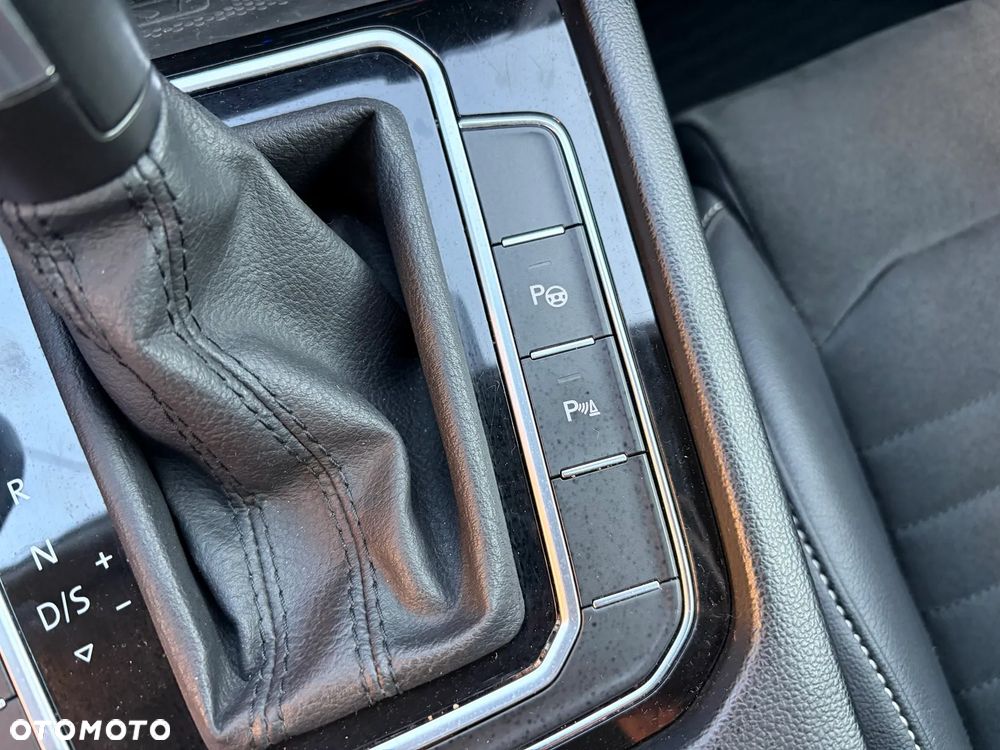 Volkswagen Passat 2.0 TDI EVO Elegance DSG - 24