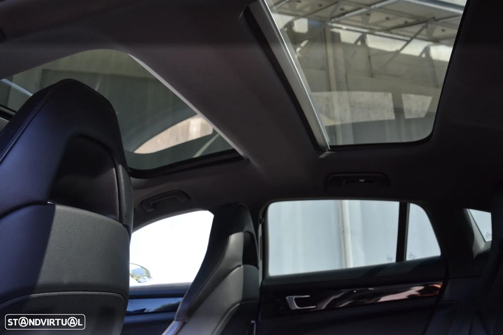 Porsche Panamera 4 E-Hybrid Platinum Edition com PDLS - 27
