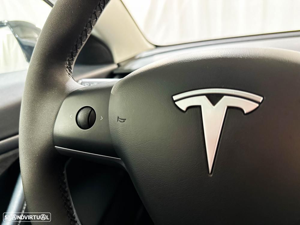 Tesla Model 3 Long-Range Dual Motor AWD - 38