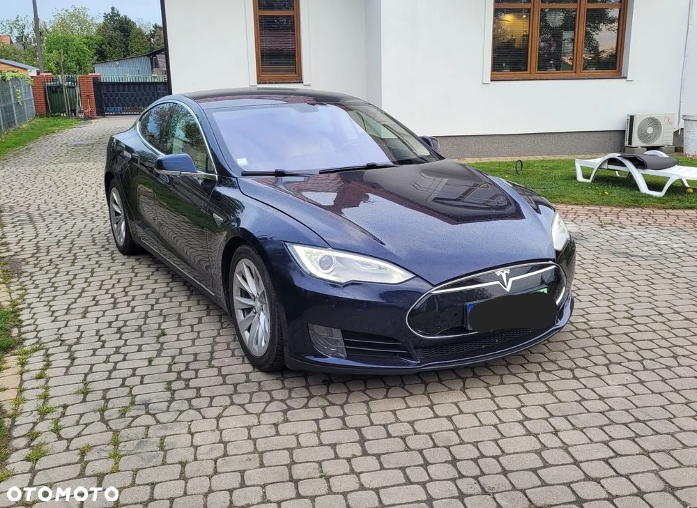 Tesla Model S 85 - 2