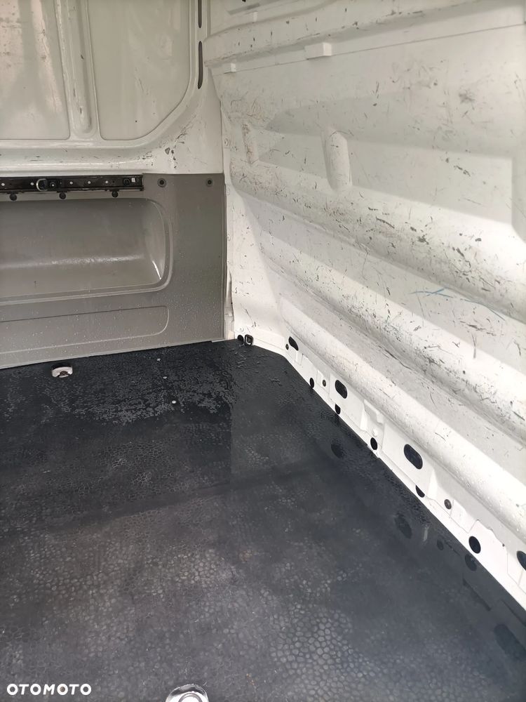 Opel Vivaro - 11