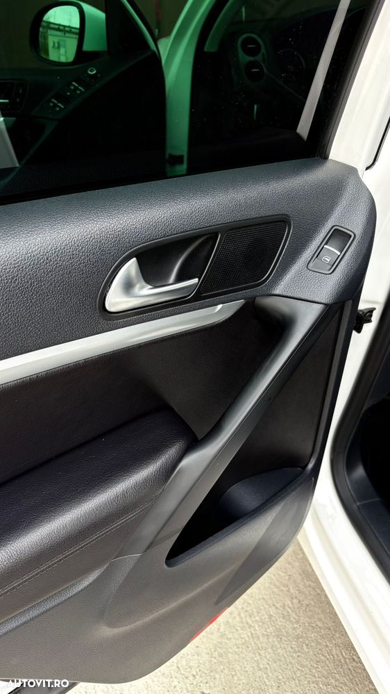 Volkswagen Tiguan 2.0 TDI DPF 4Motion BlueMotion Technology DSG Sport & Style - 17