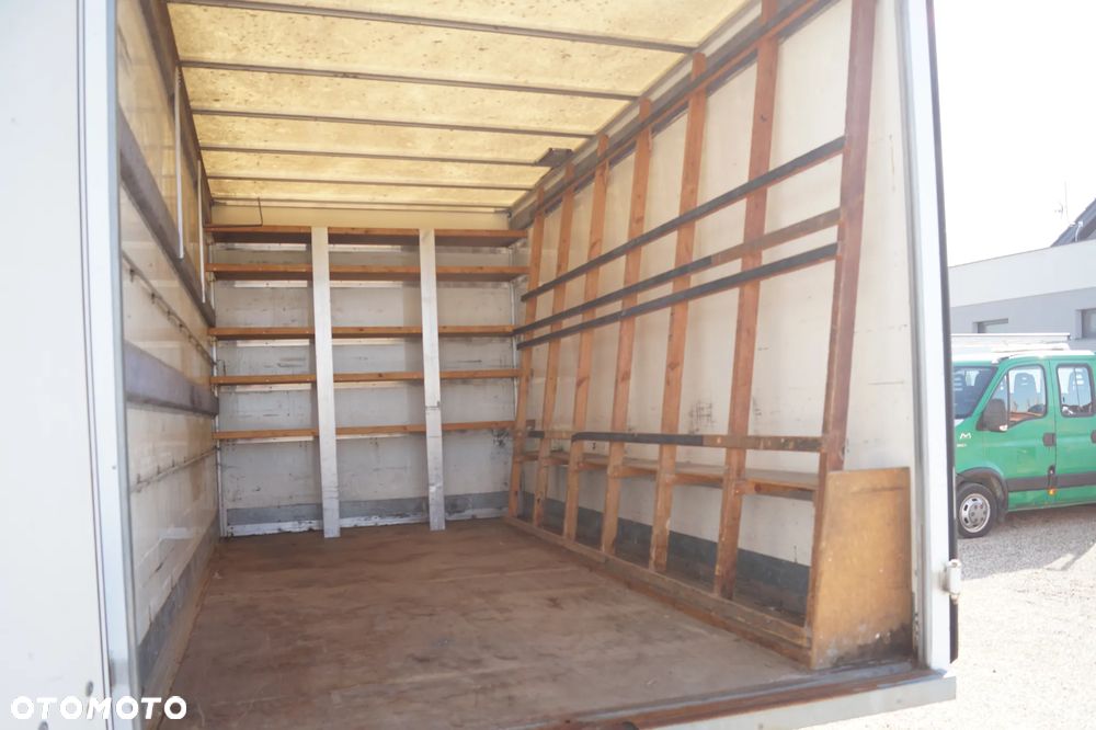 Mercedes-Benz Sprinter - 13