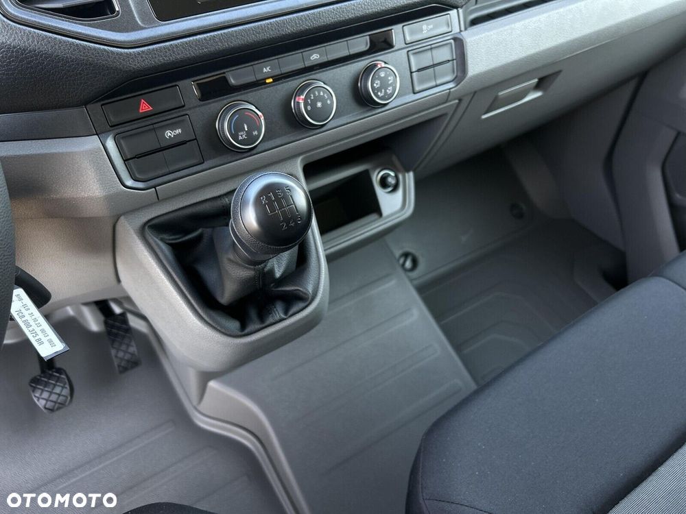 Volkswagen Crafter Crafter 35 Podwozie z pojedynczą kabiną silnik: 2,0 l TDI EURO VI-e SCR 103 kW / skrzynia biegów: Przedni napęd manualna 6-biegowa rozstaw osi: 4490 mm - 16