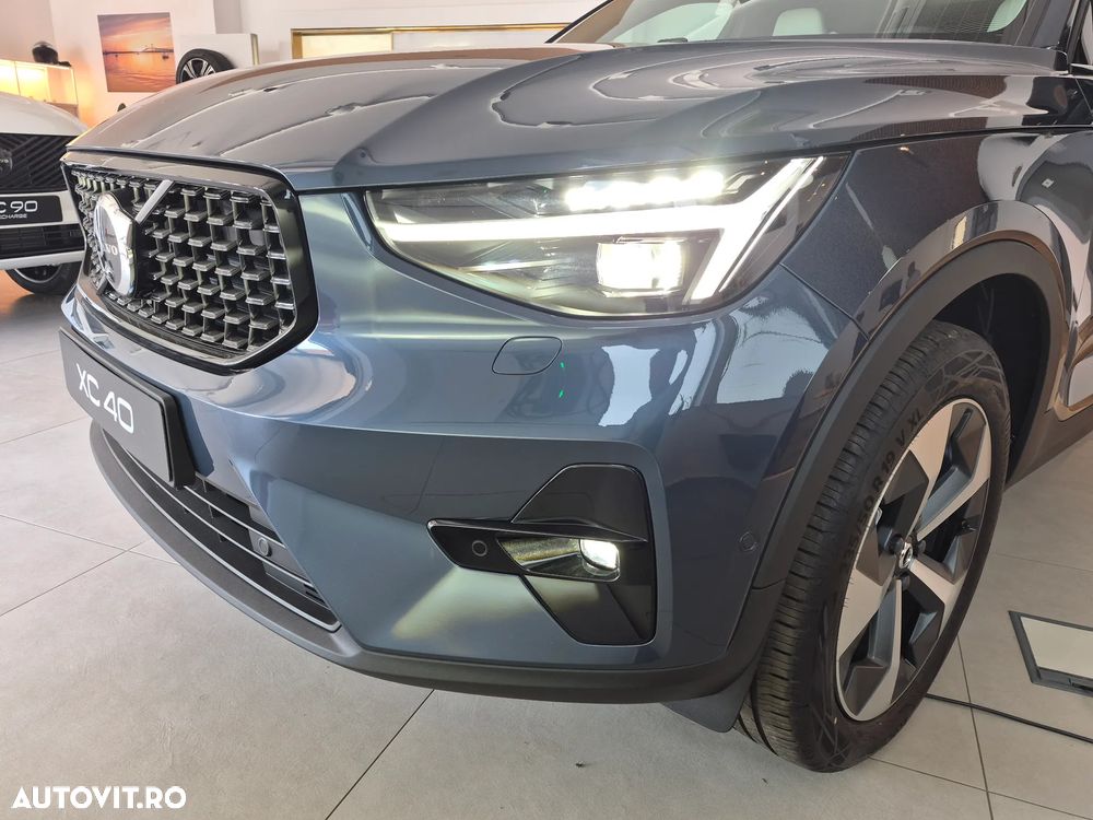 Volvo XC 40 B3 AT FWD MHEV Plus Dark - 14