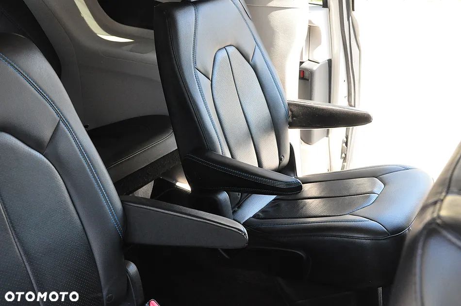 Chrysler Pacifica - 19