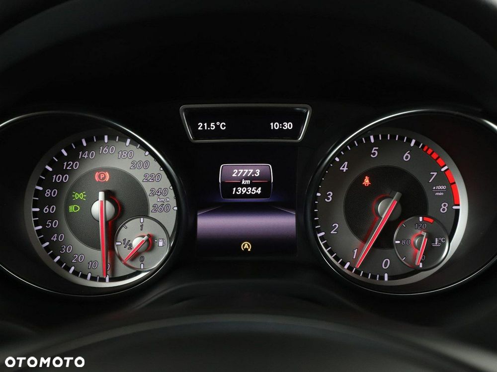 Mercedes-Benz CLA 180 Urban - 23