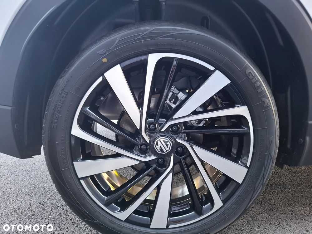MG ZS Hybrid+ - 5