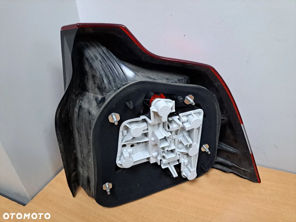 LAMPA LEWA TYLNA VOLVO S40 II DO 2007 - 2