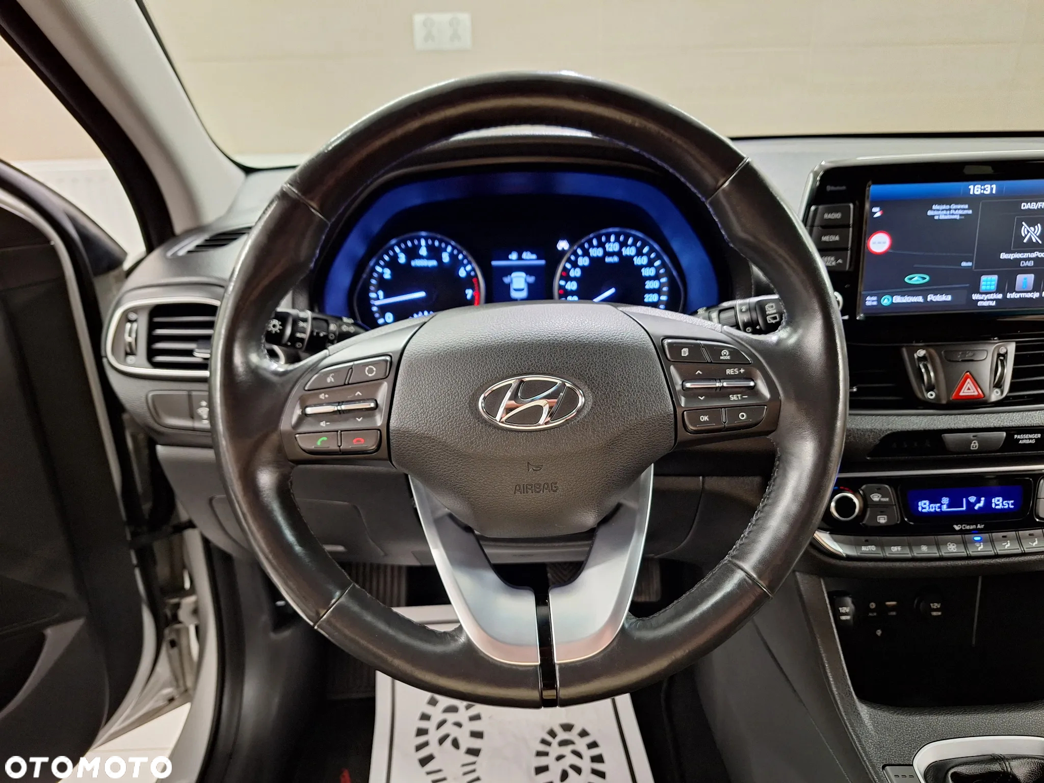 Hyundai i30 1.4 T-GDI Premiere Luxury - 32