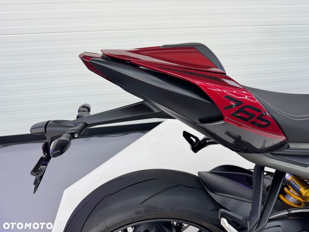 Triumph Street Triple - 11