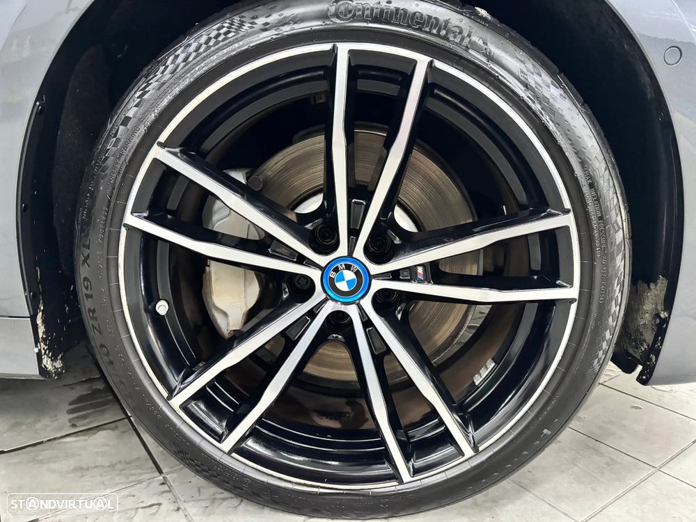 BMW 330 e Pack Desportivo M Auto - 27
