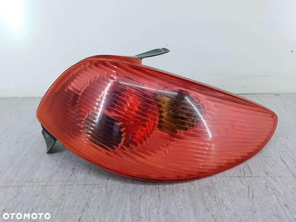 LAMPA TYLNA PRAWA PEUGEOT 206 KOMBI - 6