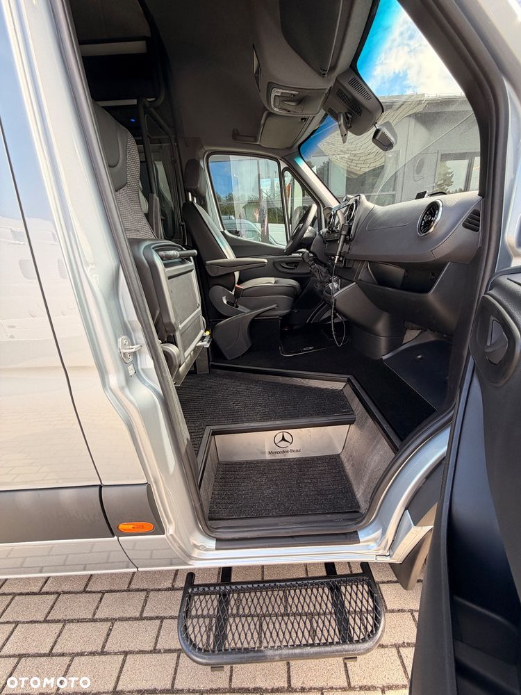 Mercedes-Benz Sprinter 519 - 12