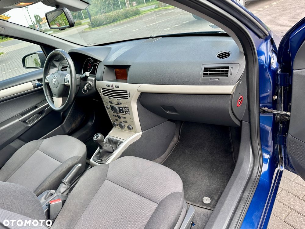 Opel Astra 1.6 NAVI - 23