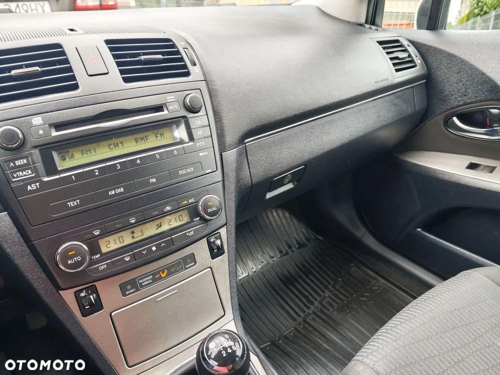 Toyota Avensis 2.0 Sol EU5 - 13