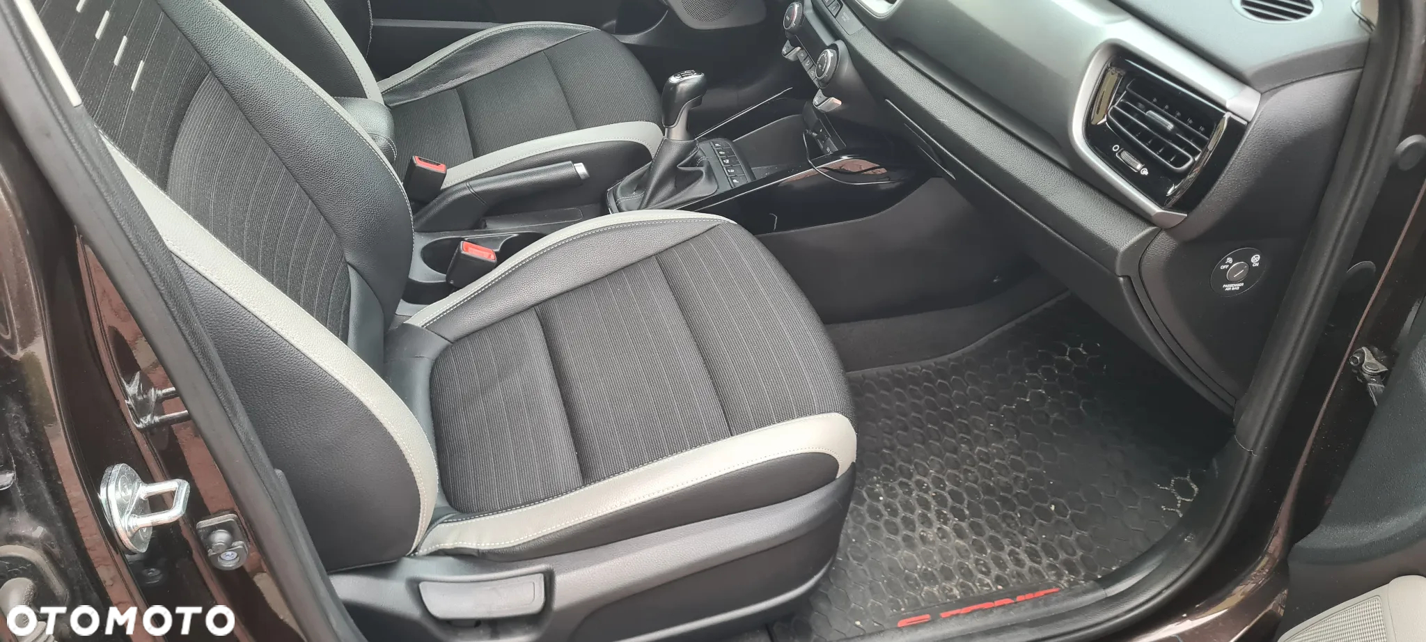 Kia Stonic 1.4 L - 17