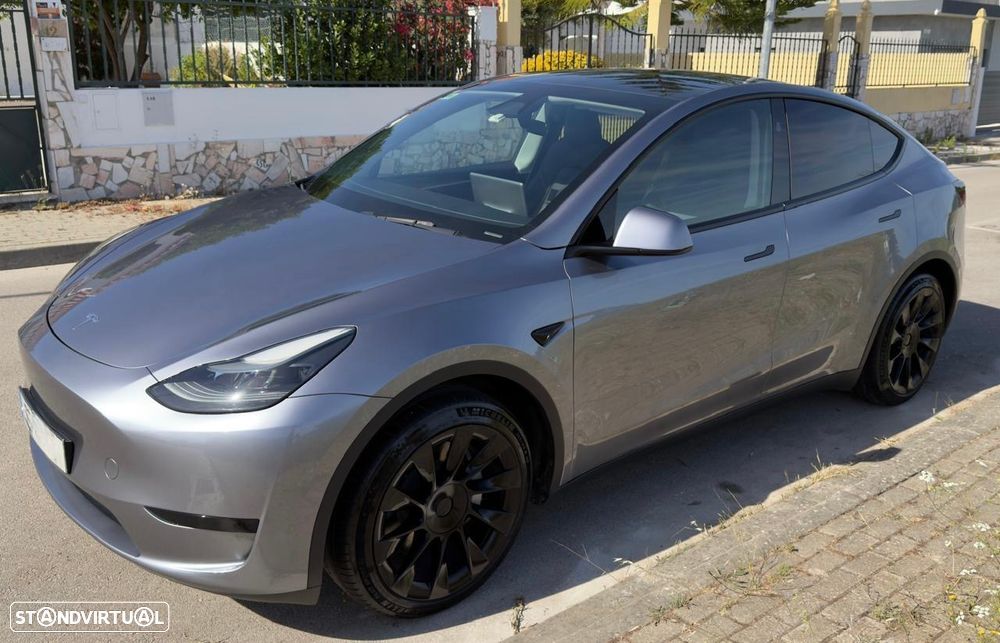 Tesla Model Y - 3